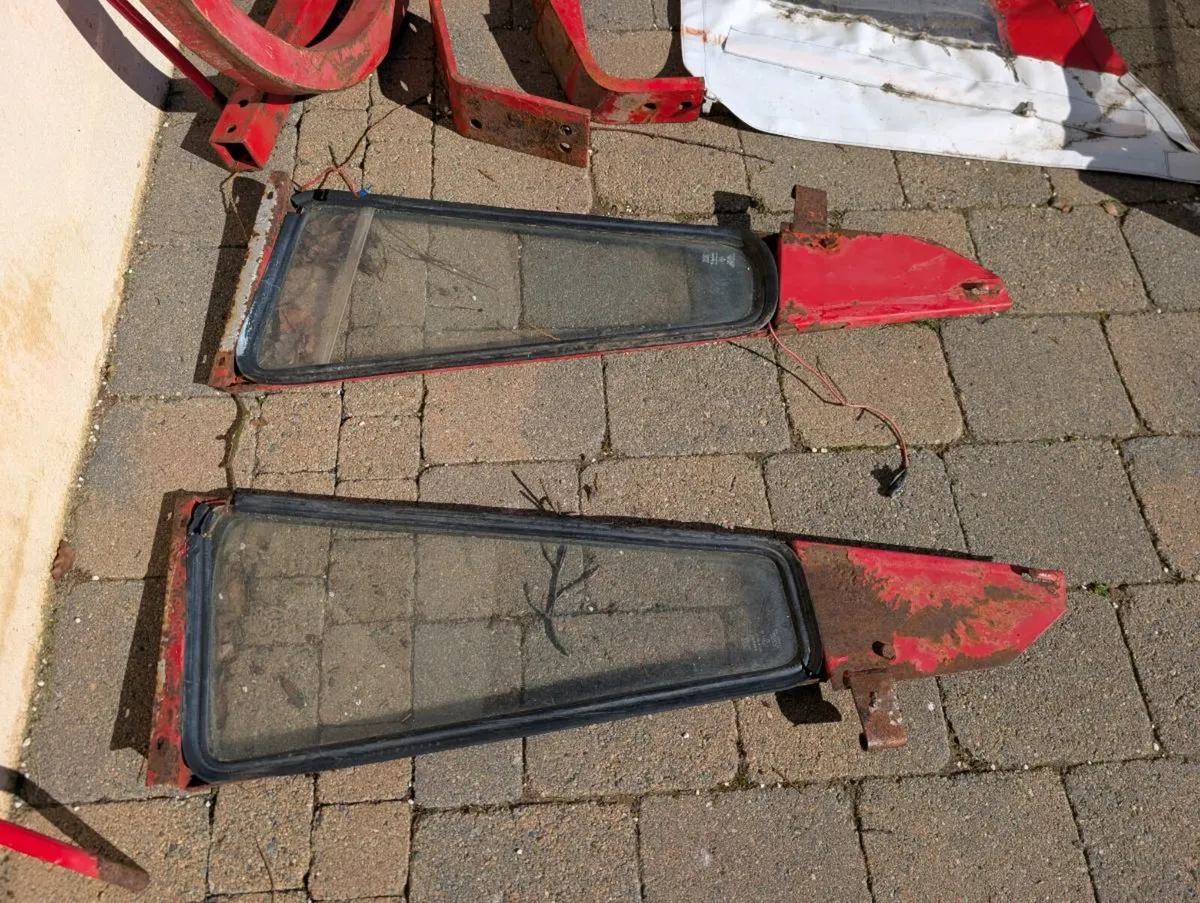 Massey Ferguson 135 cab - Image 2