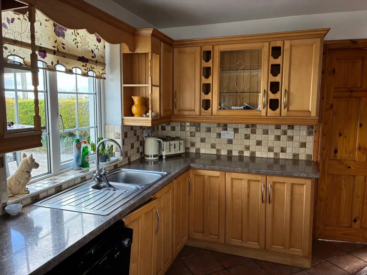 Solid maple kitchen - Image 1