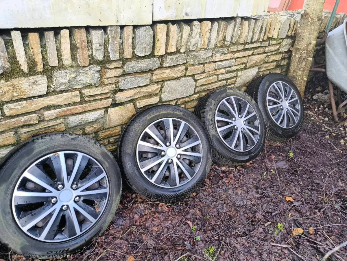 16” Steel Wheels with Hubcaps – 4x Wheels & Tyres - Image 1