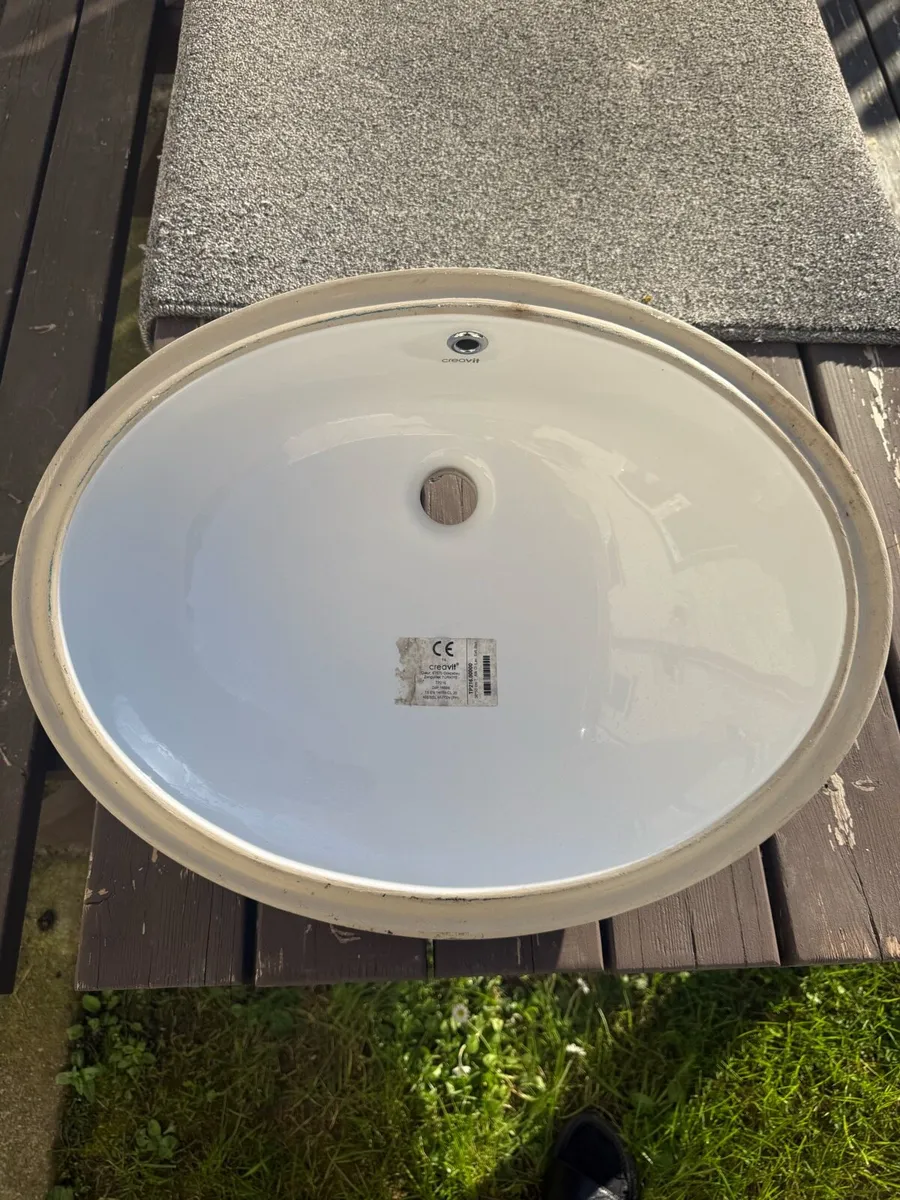 Ceramic sink - Image 1