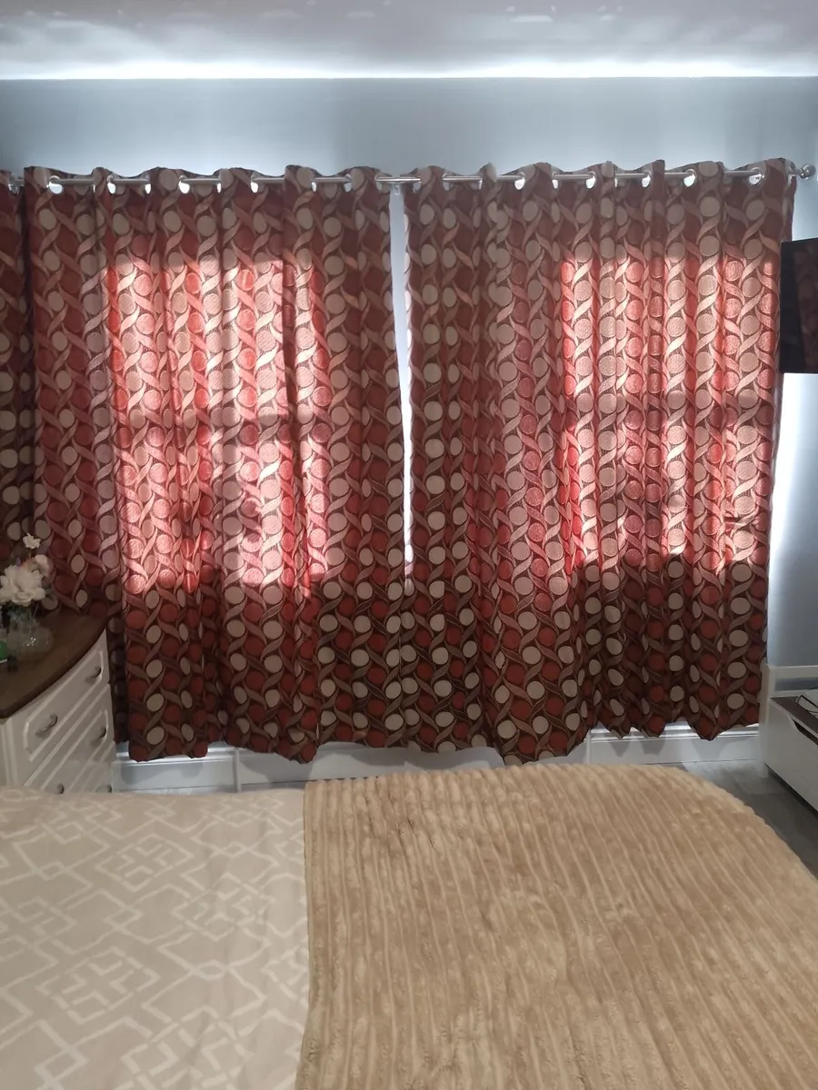 Curtains - Image 2