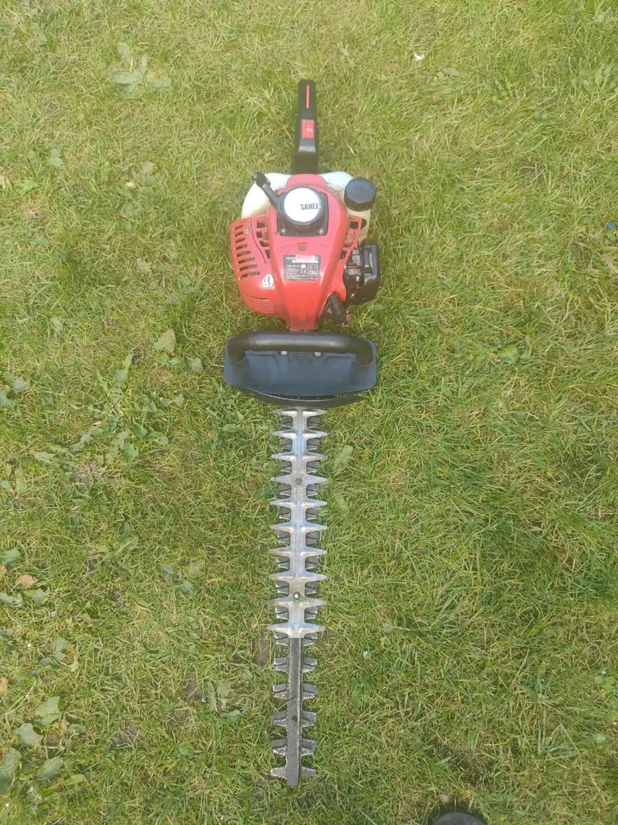 Hedge trimmer - Image 1
