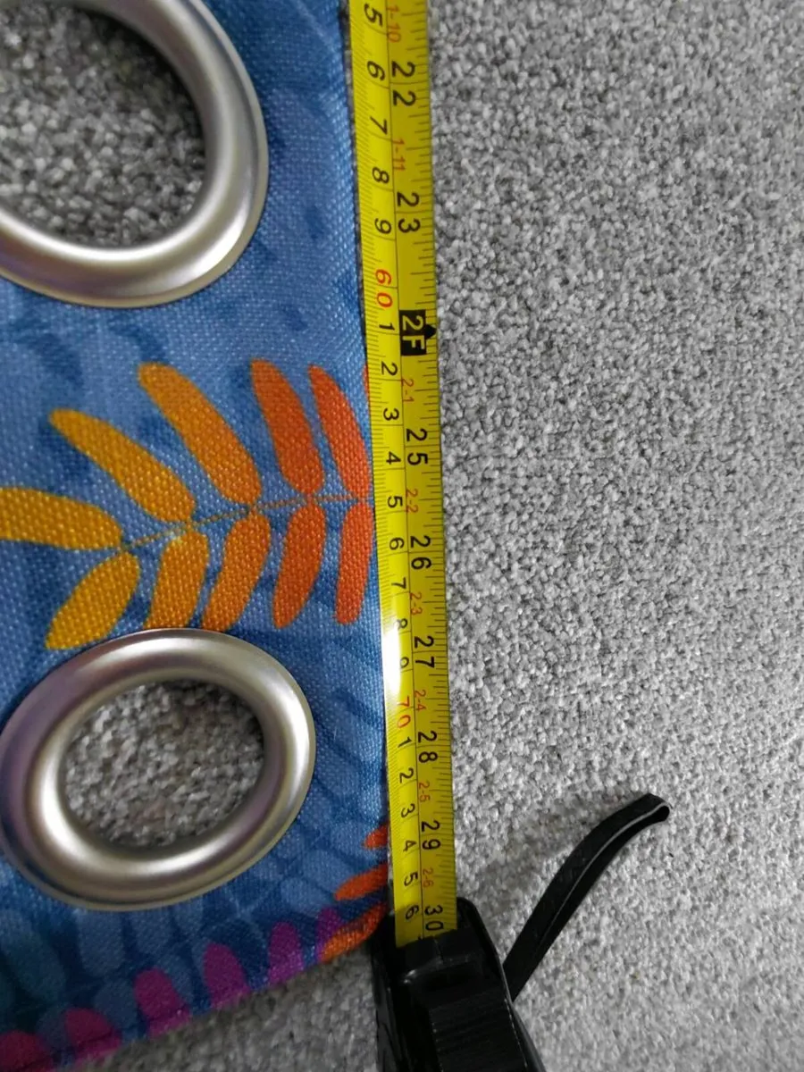 Thermal lined curtains (pair)
Eyelet header - Image 2