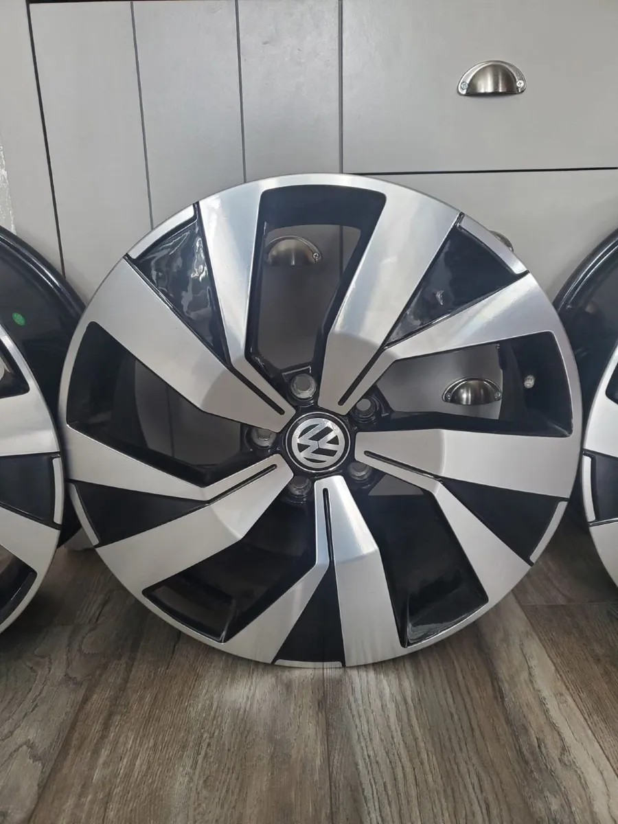 Alloy wheel s - Image 1