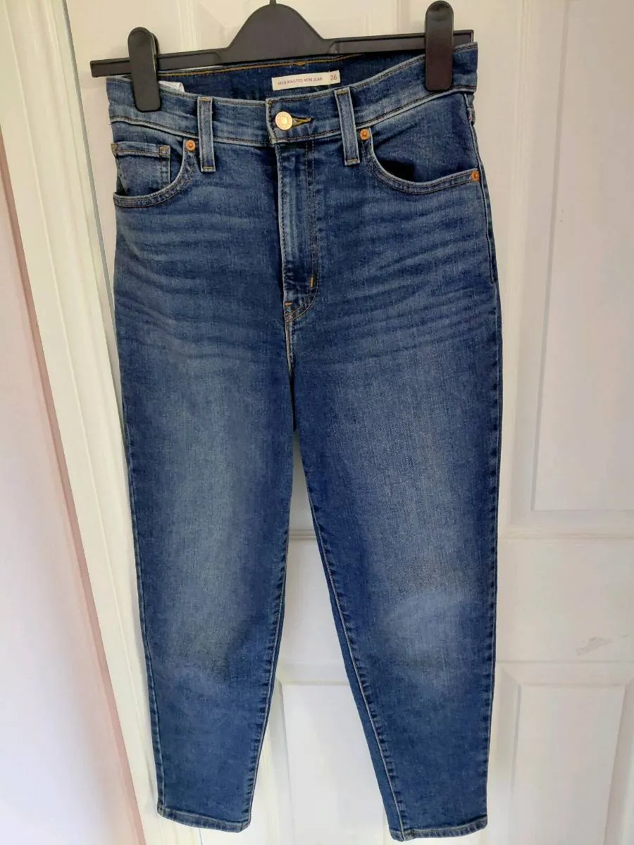 Womens Levis high waisted mom jeans - Image 1