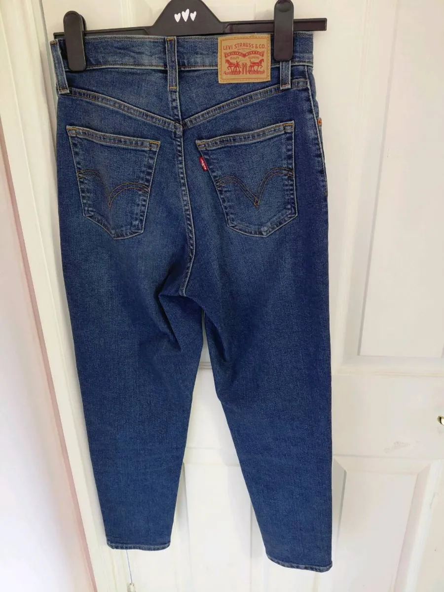 Womens Levis high waisted mom jeans - Image 2