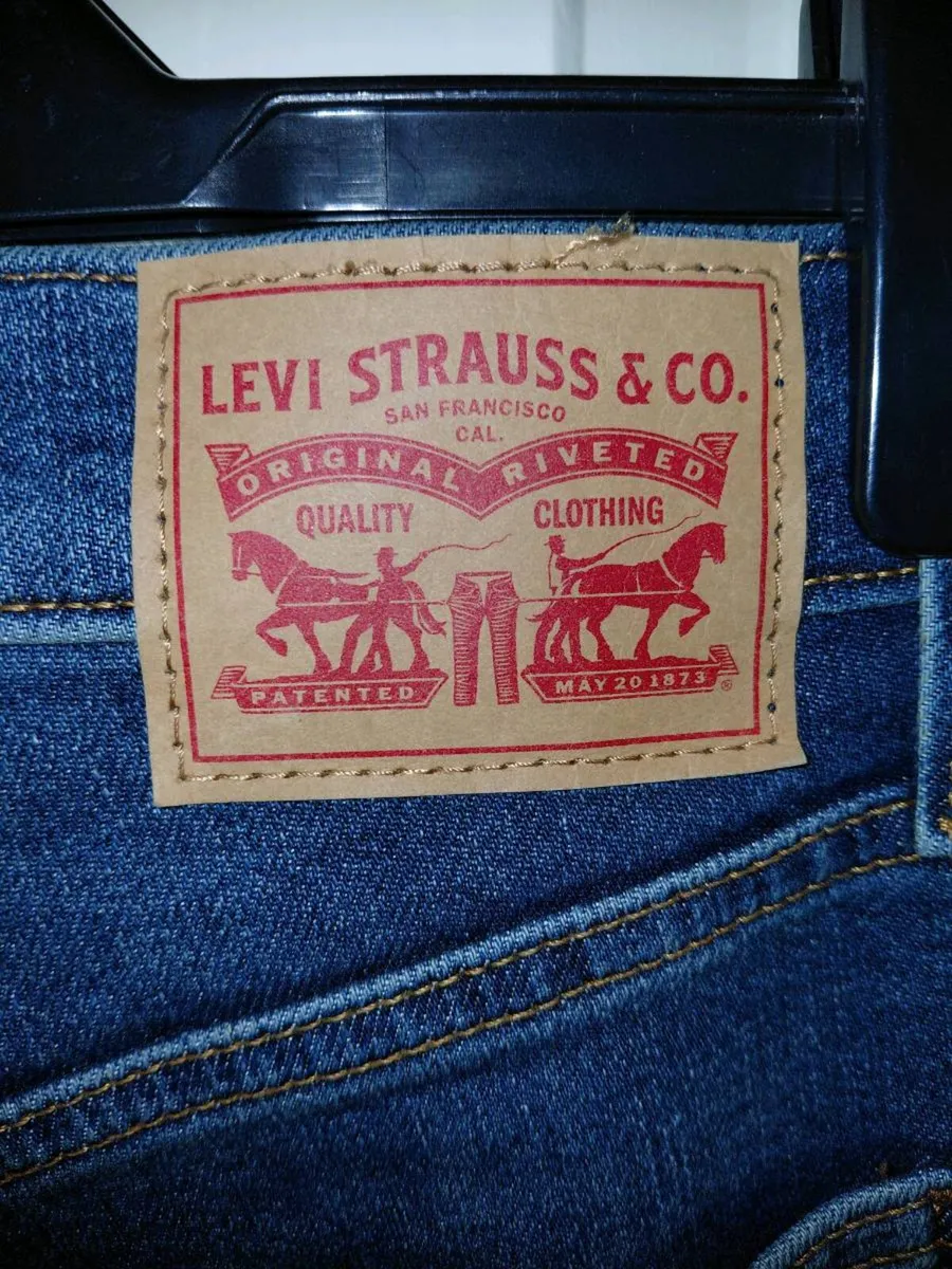 Womens Levis high waisted mom jeans - Image 3