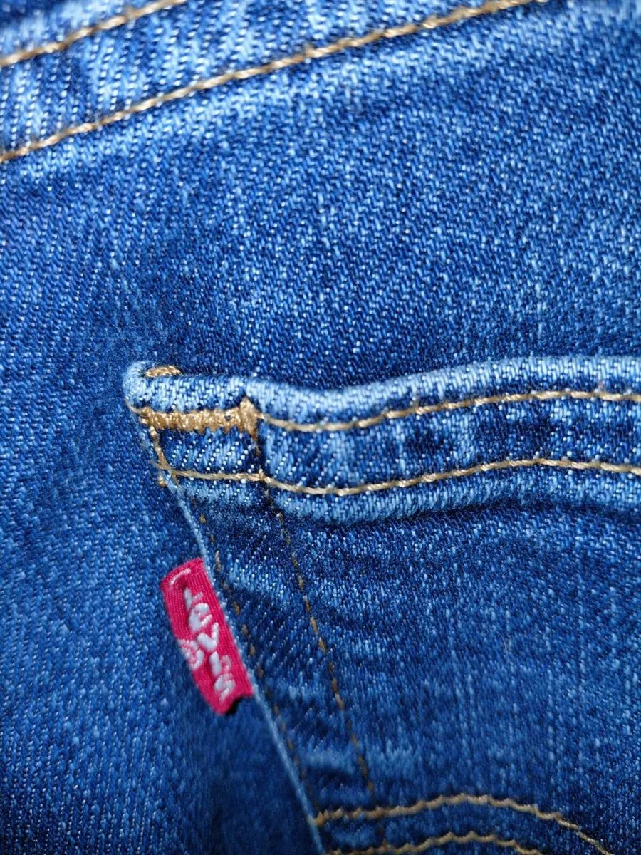 Womens Levis high waisted mom jeans - Image 4