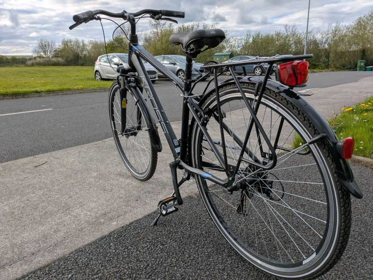 21 Speed Adult Bike in Fantastic Condition - Image 1