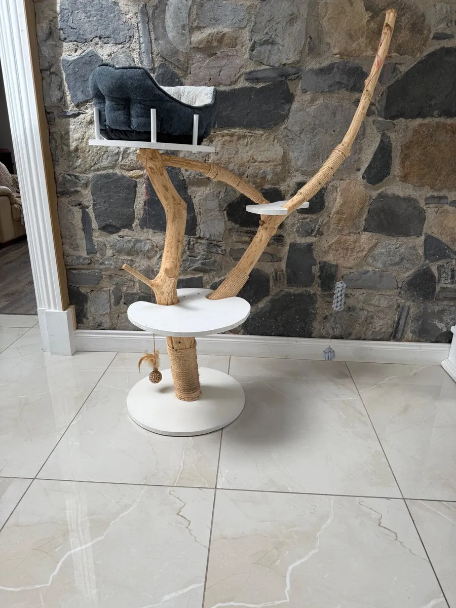 Cat tree - Image 1