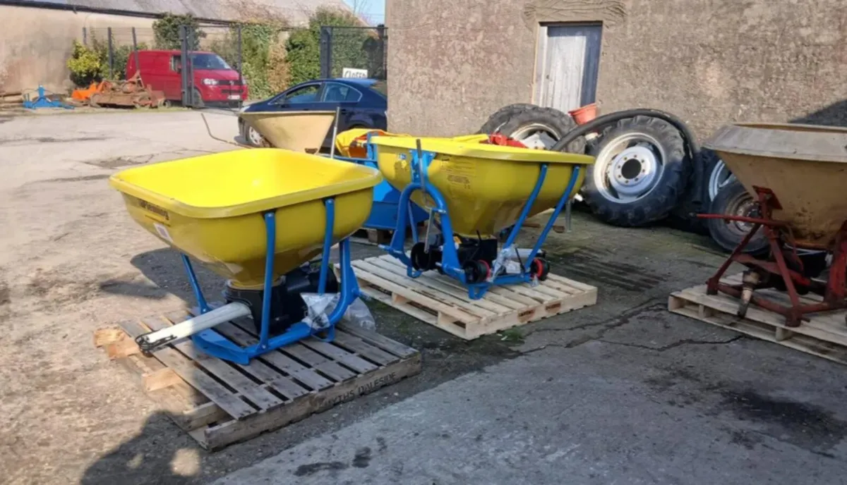 Fleming Wagtail Fertiliser Spreaders - Image 2