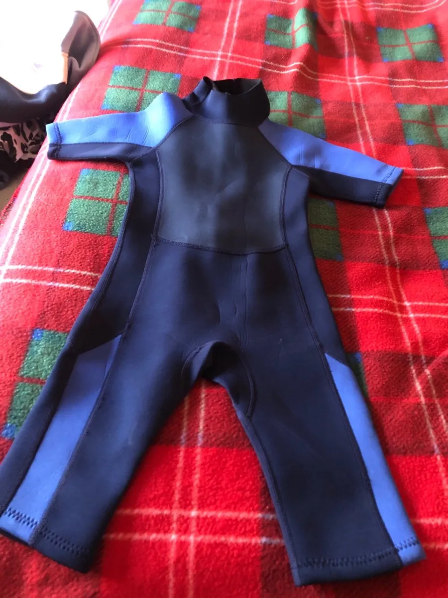 Boys wetsuit age 5 €10 - Image 1