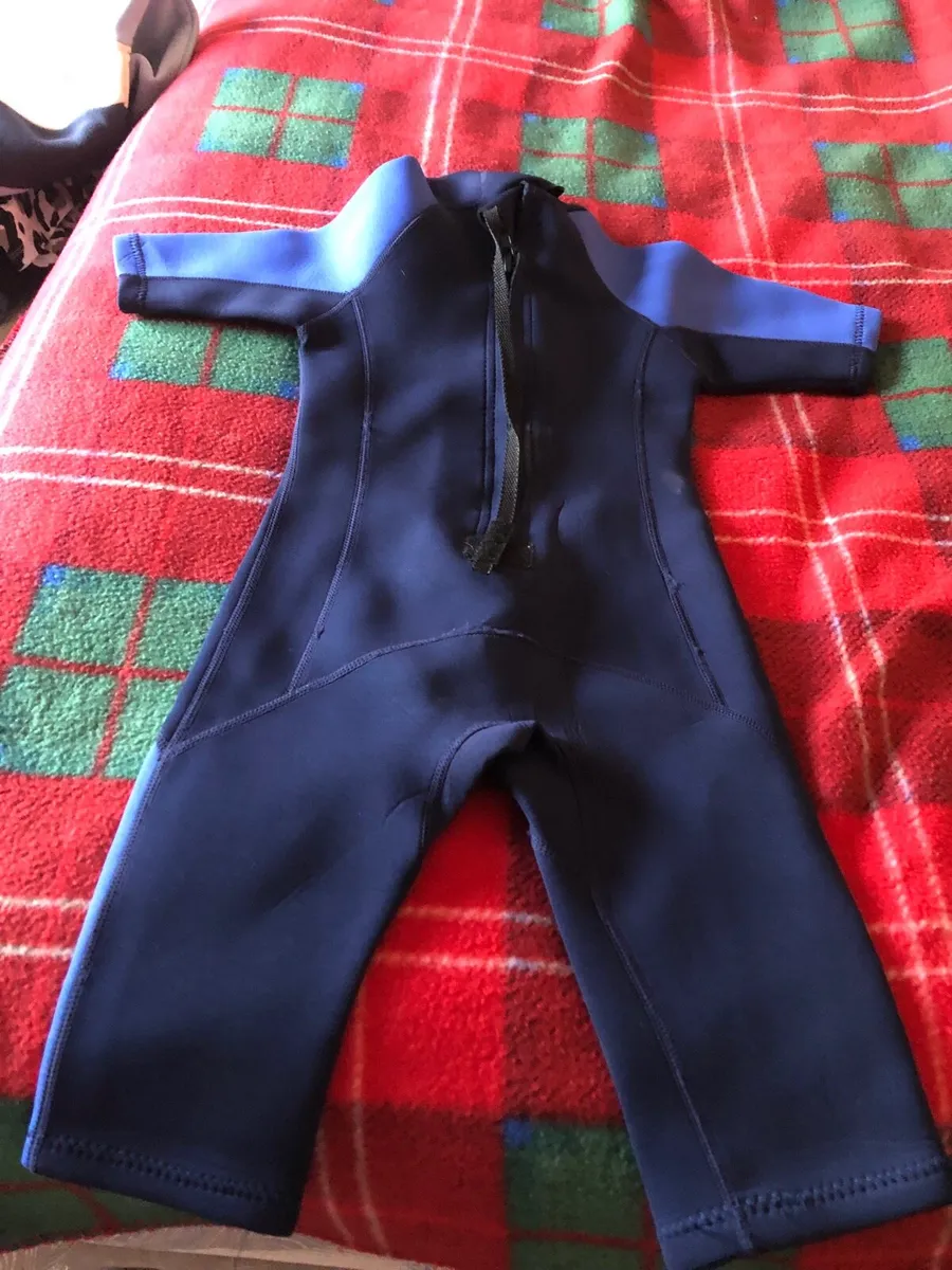 Boys wetsuit age 5 €10 - Image 2