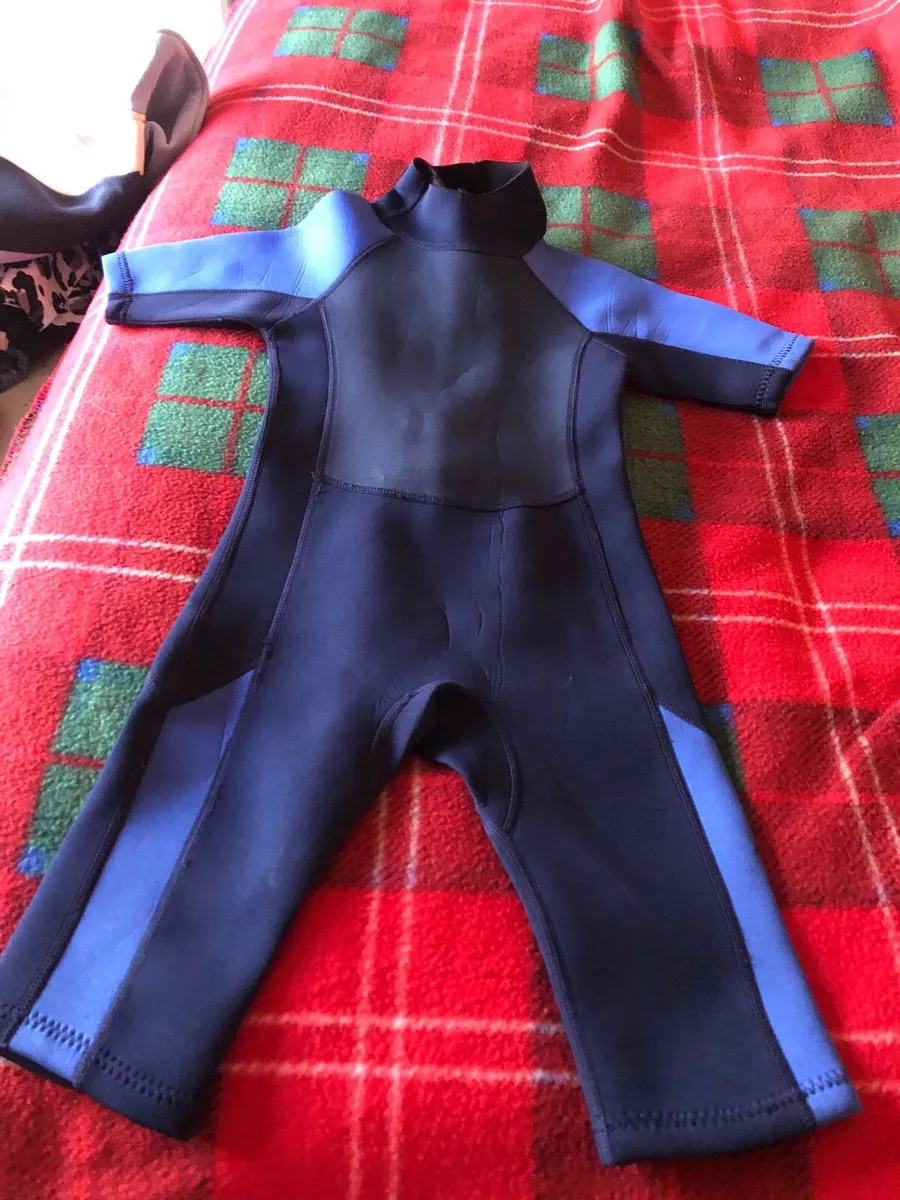 Boys wetsuit age 5 €10 - Image 4