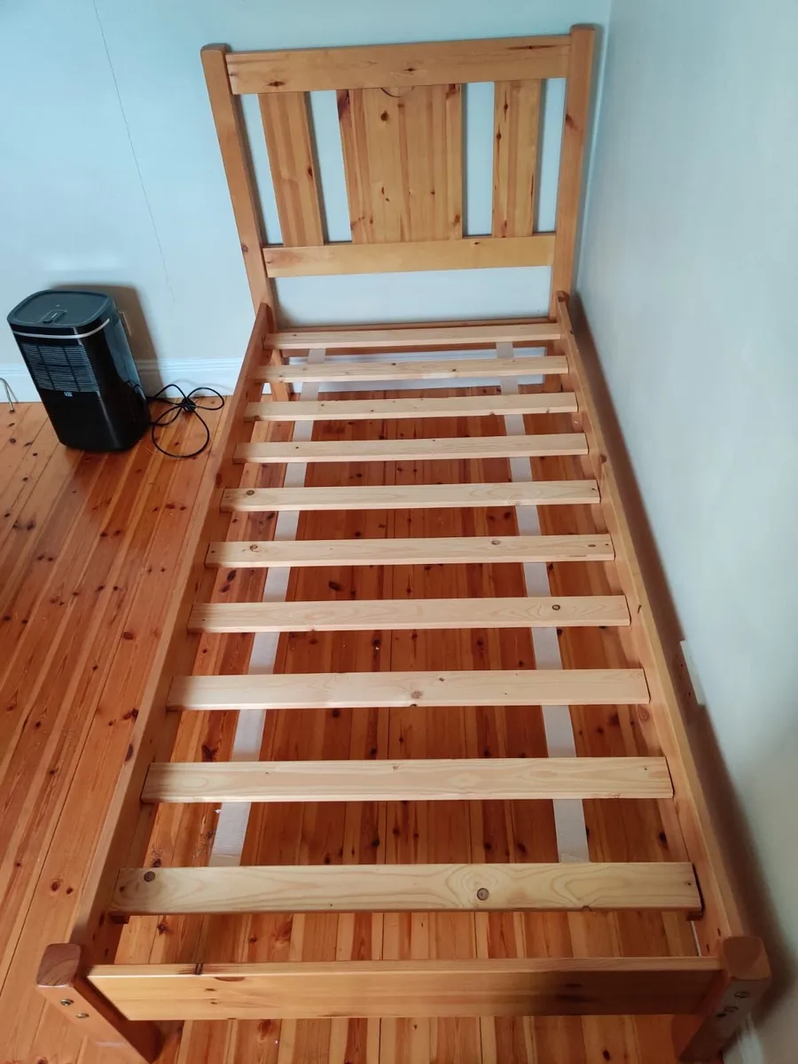 Single bed - Image 1