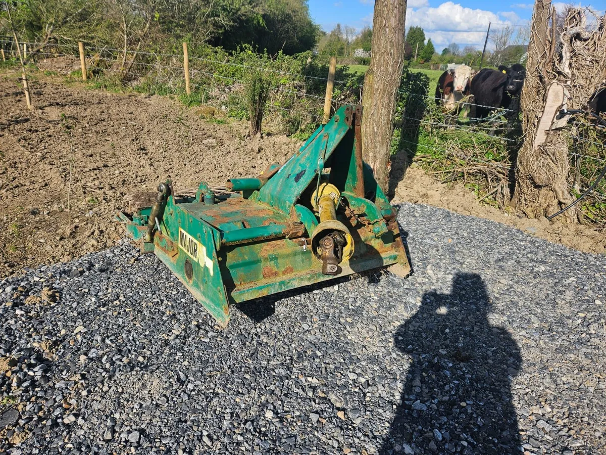 Major stone burier - Image 1