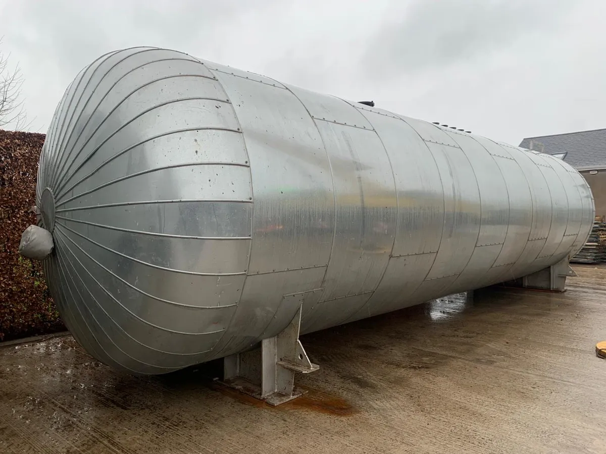 INSULATED PRESSURE VESSEL TANK