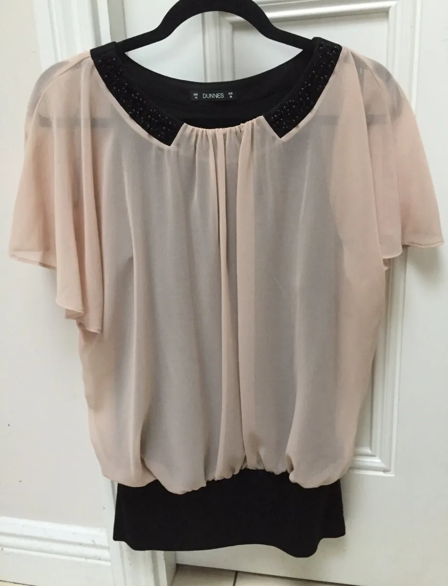 Ladies Top Blouse: Size 10  Very flattering top - Image 2