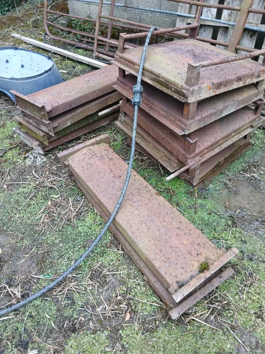 Pier and Wall Cap Moulds (086 8274287) - Image 2