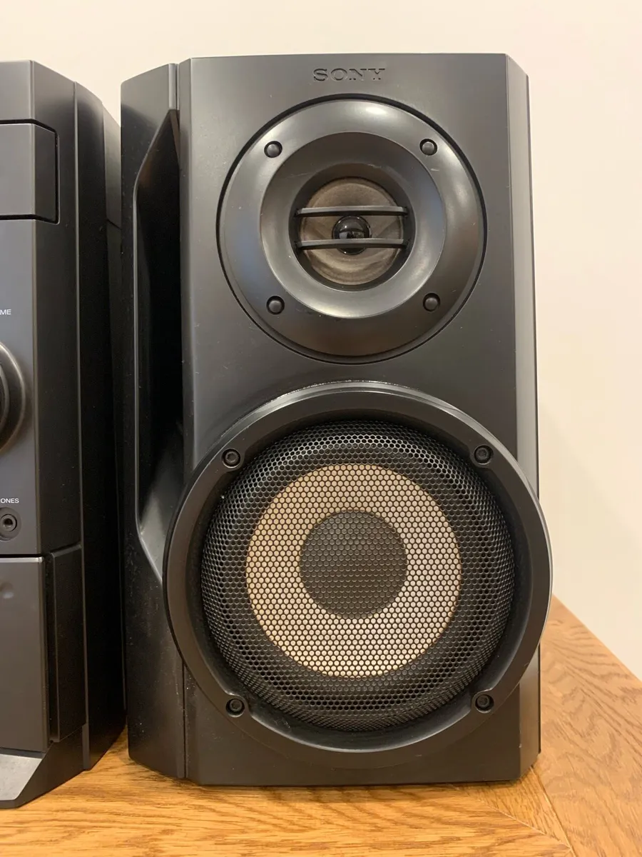 Sony MHC-RG 20 Hi-Fi shelf stereo system - Image 4