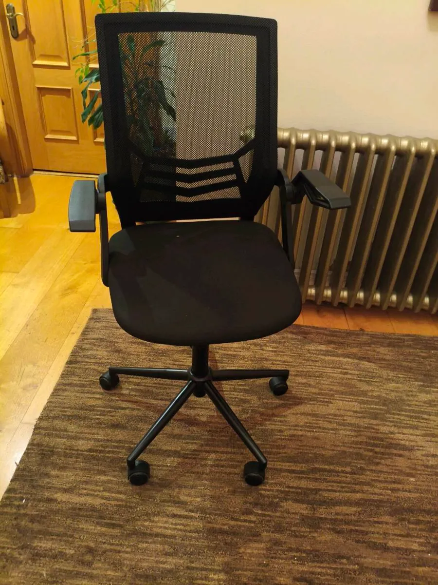 New desk chair , hardly sat on , - Image 1