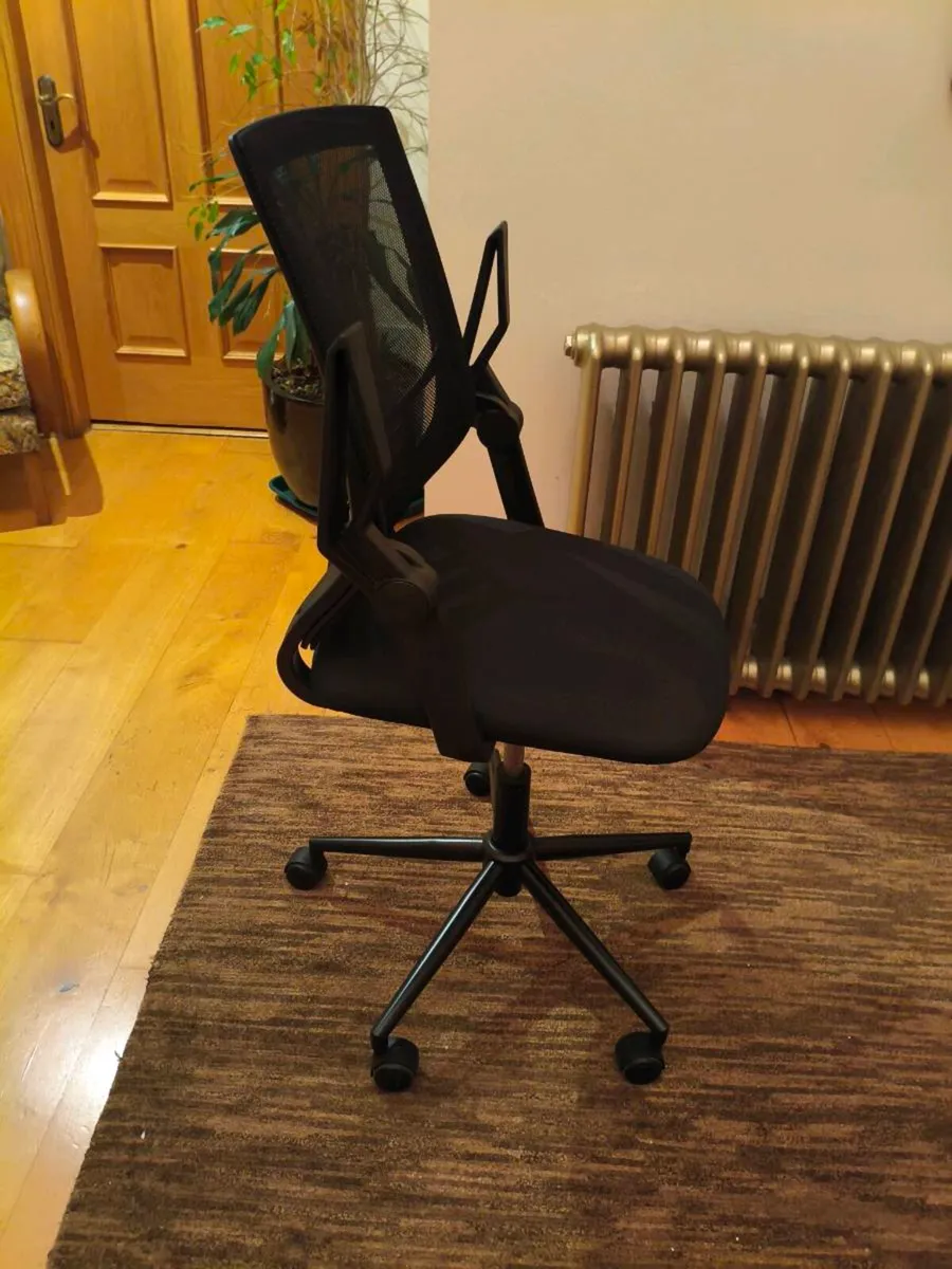 New desk chair , hardly sat on , - Image 3