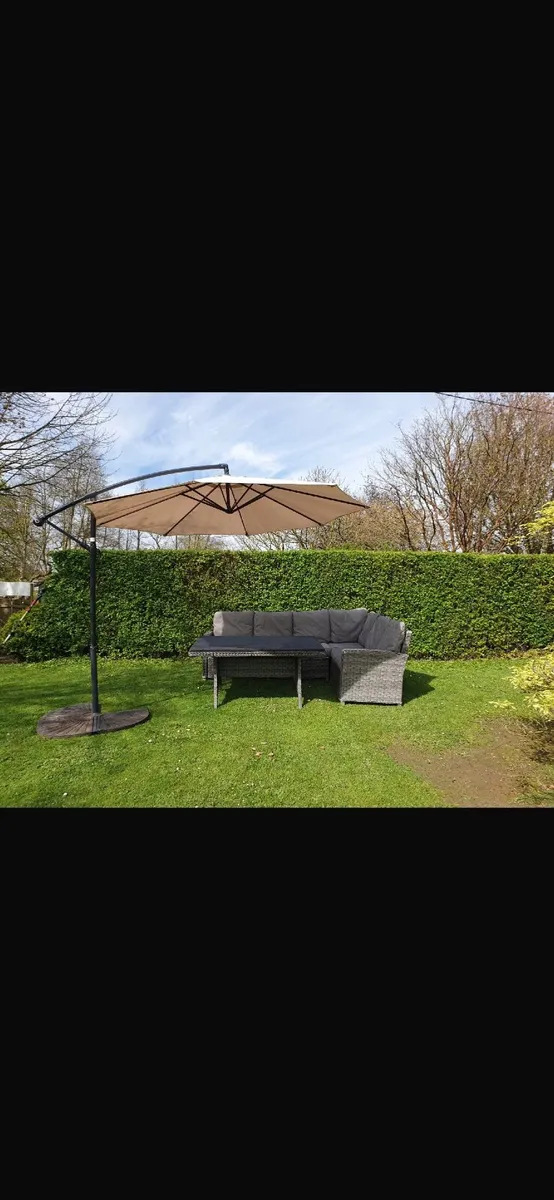Rattan garden furniture set - Image 1