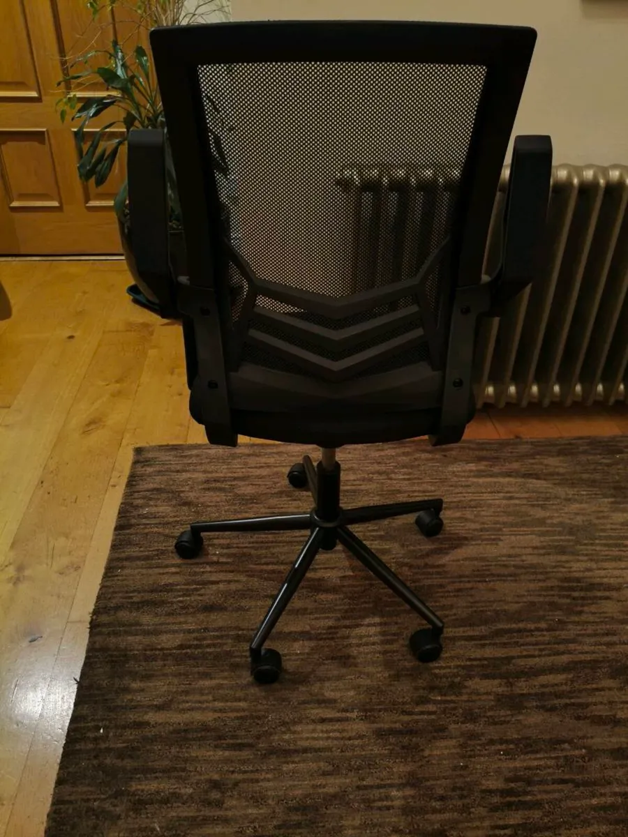 New desk chair , hardly sat on , - Image 4