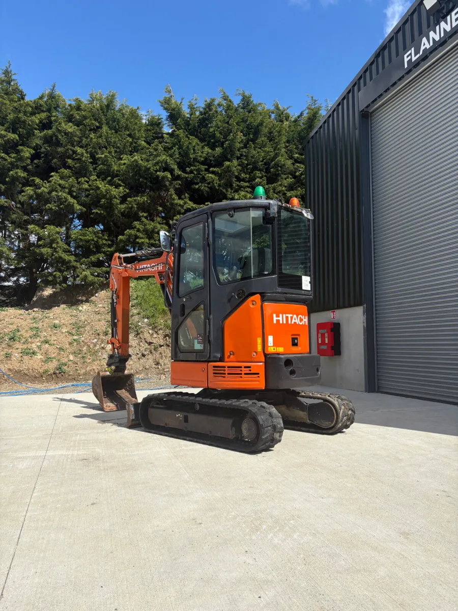 2020 Hitachi 26U - Image 3