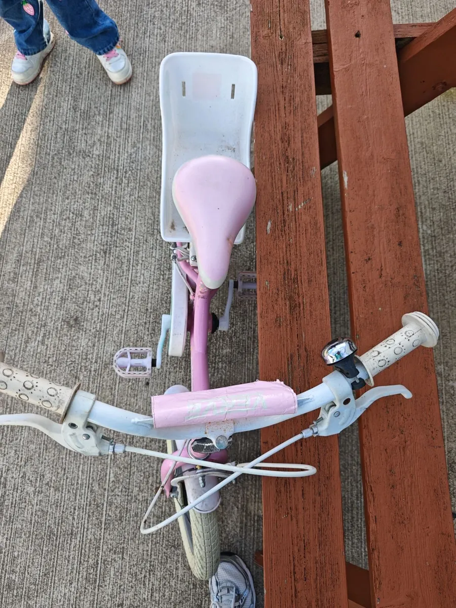 Childrens bicycle - Image 1