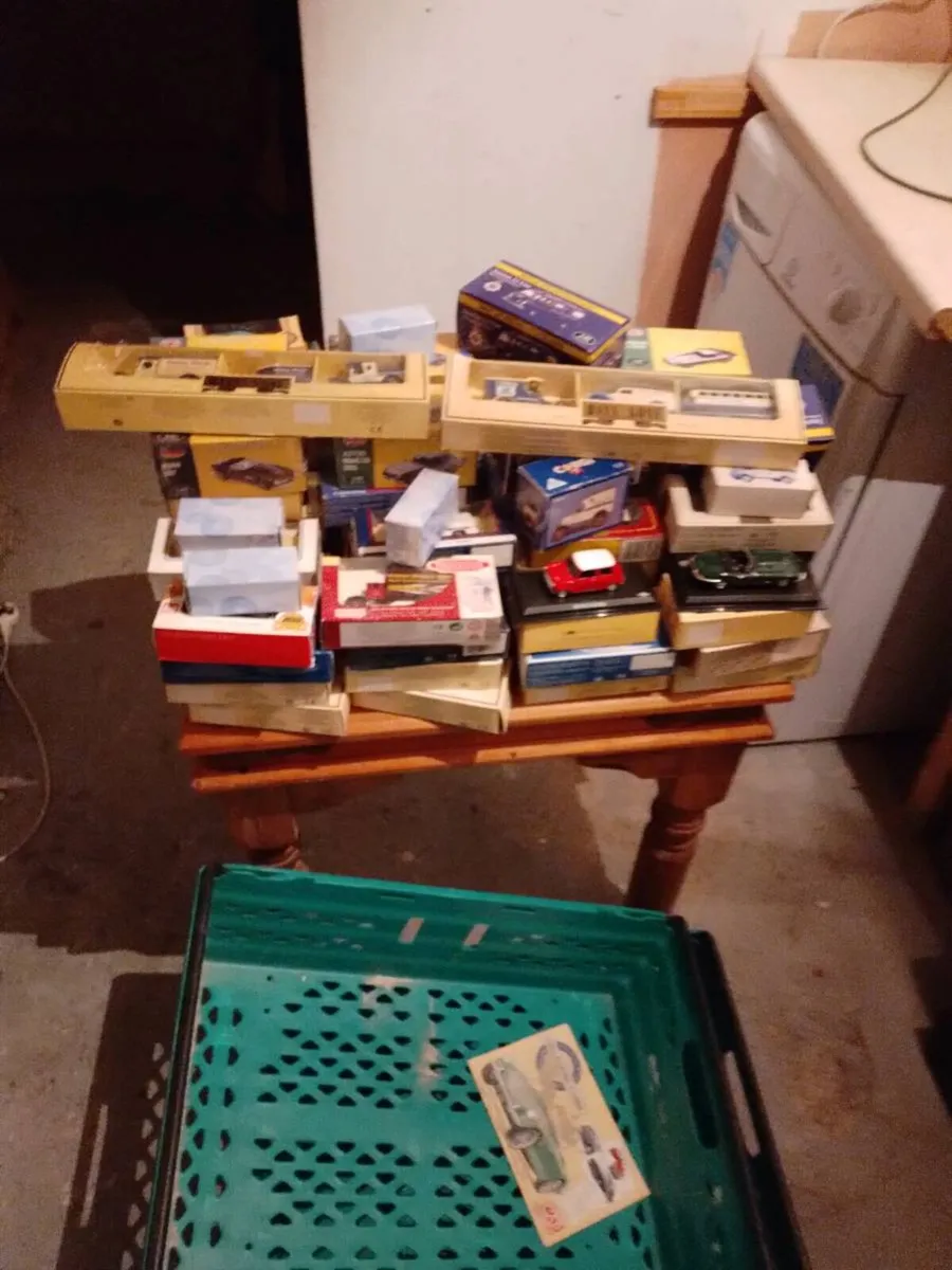 Model car and vans - Image 1