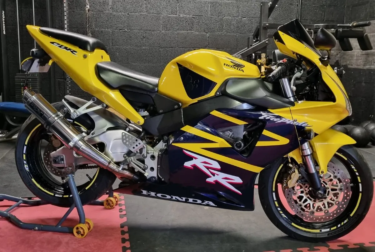 Honda CBR 954rr Fireblade - Image 1
