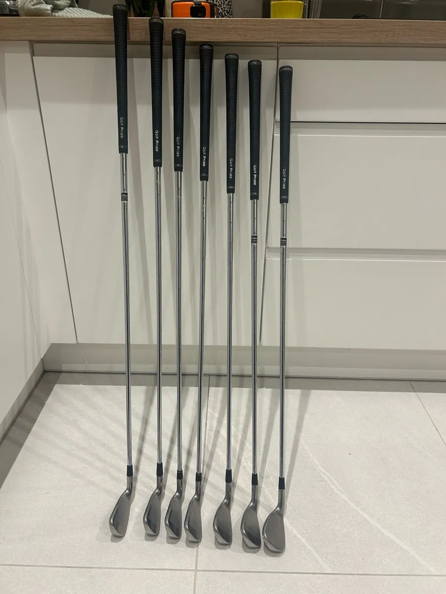 Titleist 710 AP1 Irons (4-PW) - Image 1