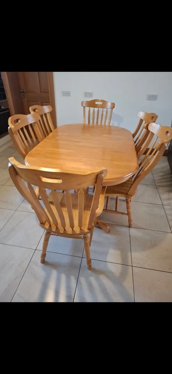 Oak table and 6 chairs - Image 1