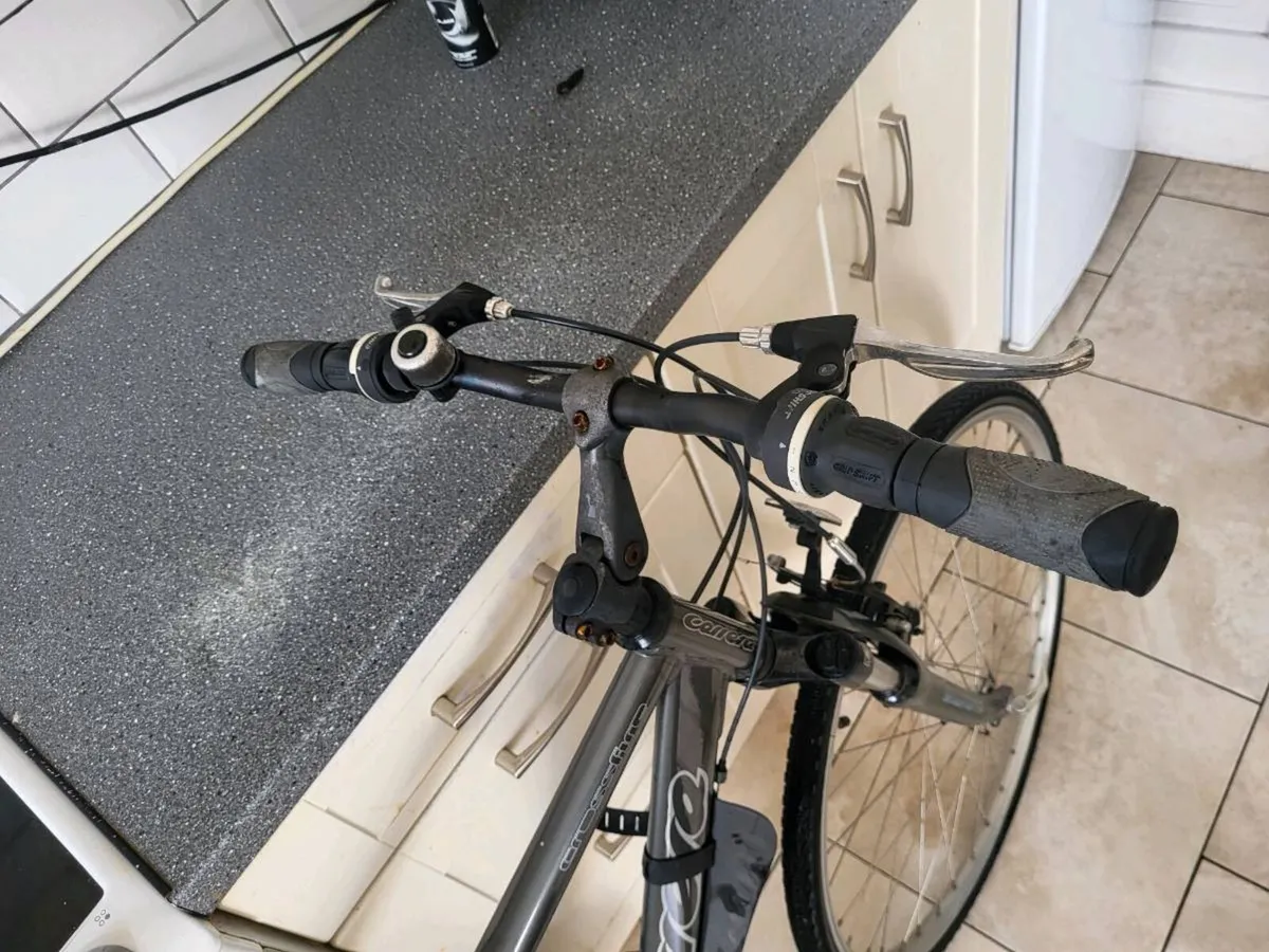 Hybrid bike - Image 3