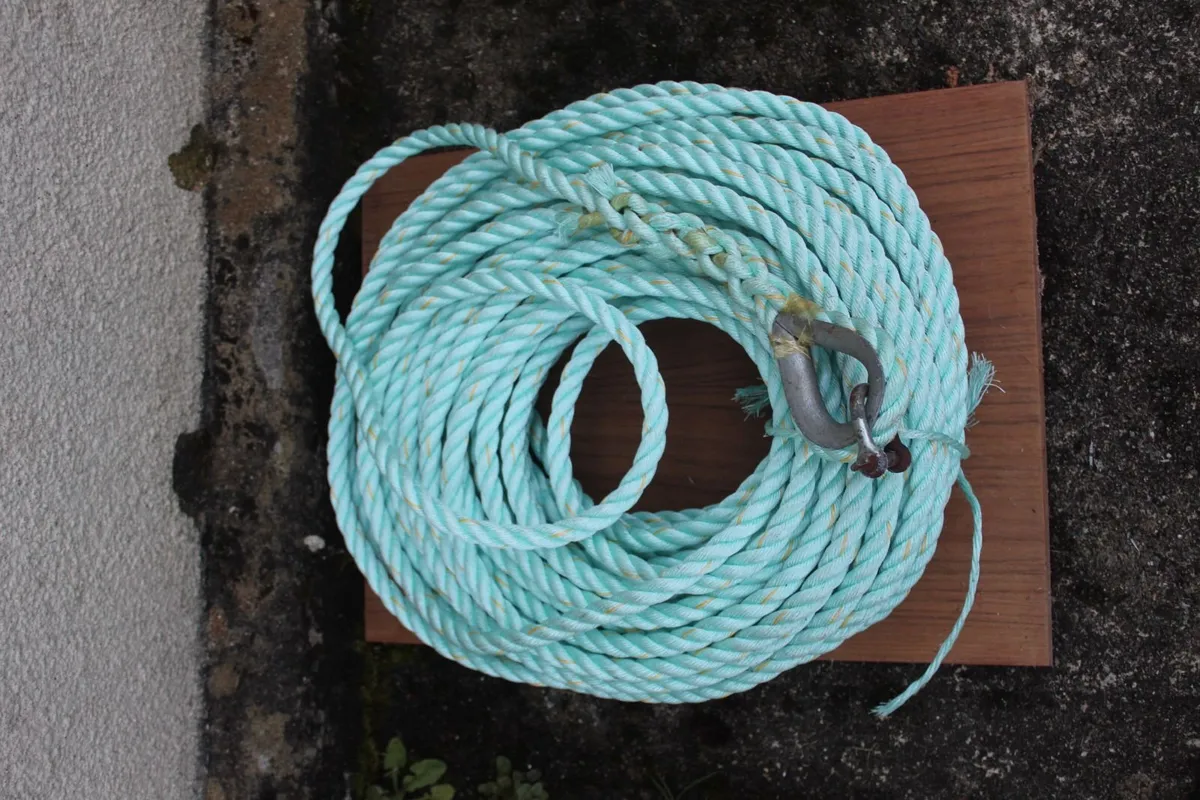 Rope with Galvanised Eye and small shackle - Image 2