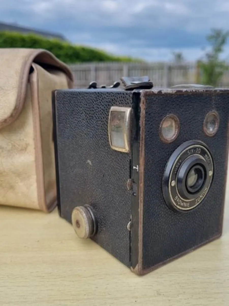 Kodak Brownie Junior box camera - Image 3