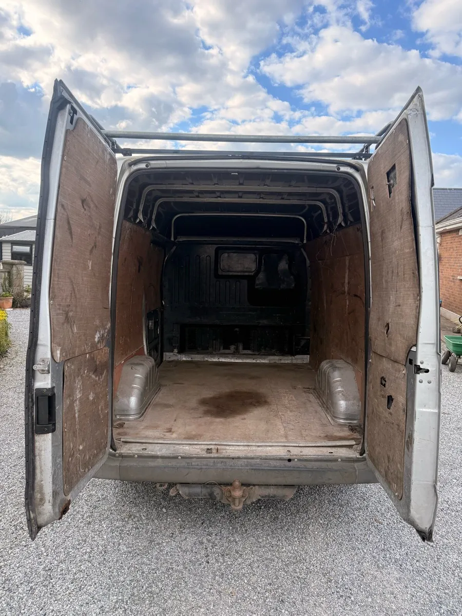 Ford Transit - Image 4