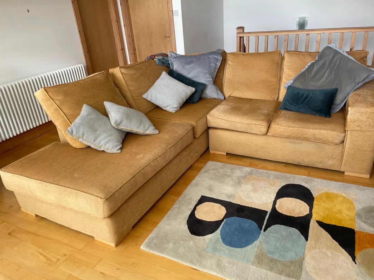 L shaped couch - Image 1