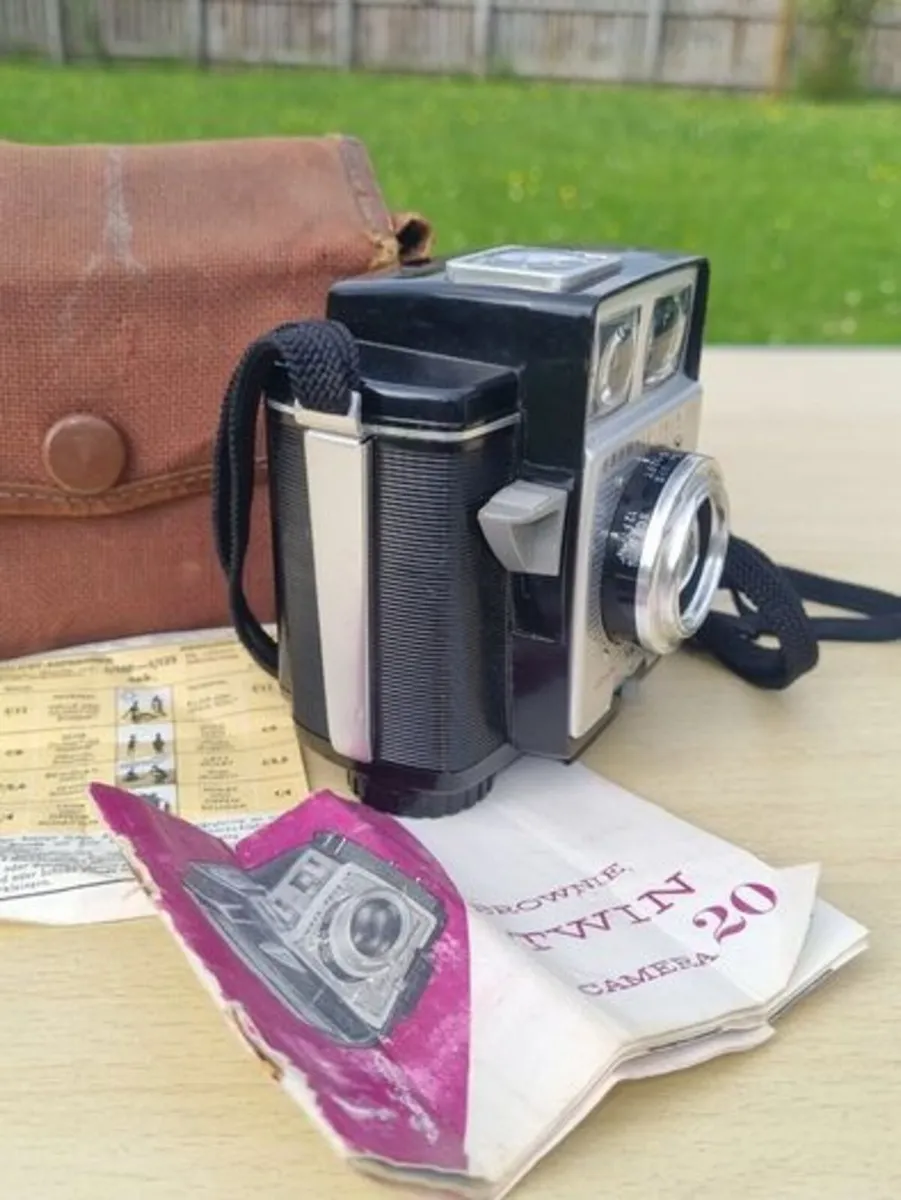 Kodak Brownie Twin 20 Camera - Image 2