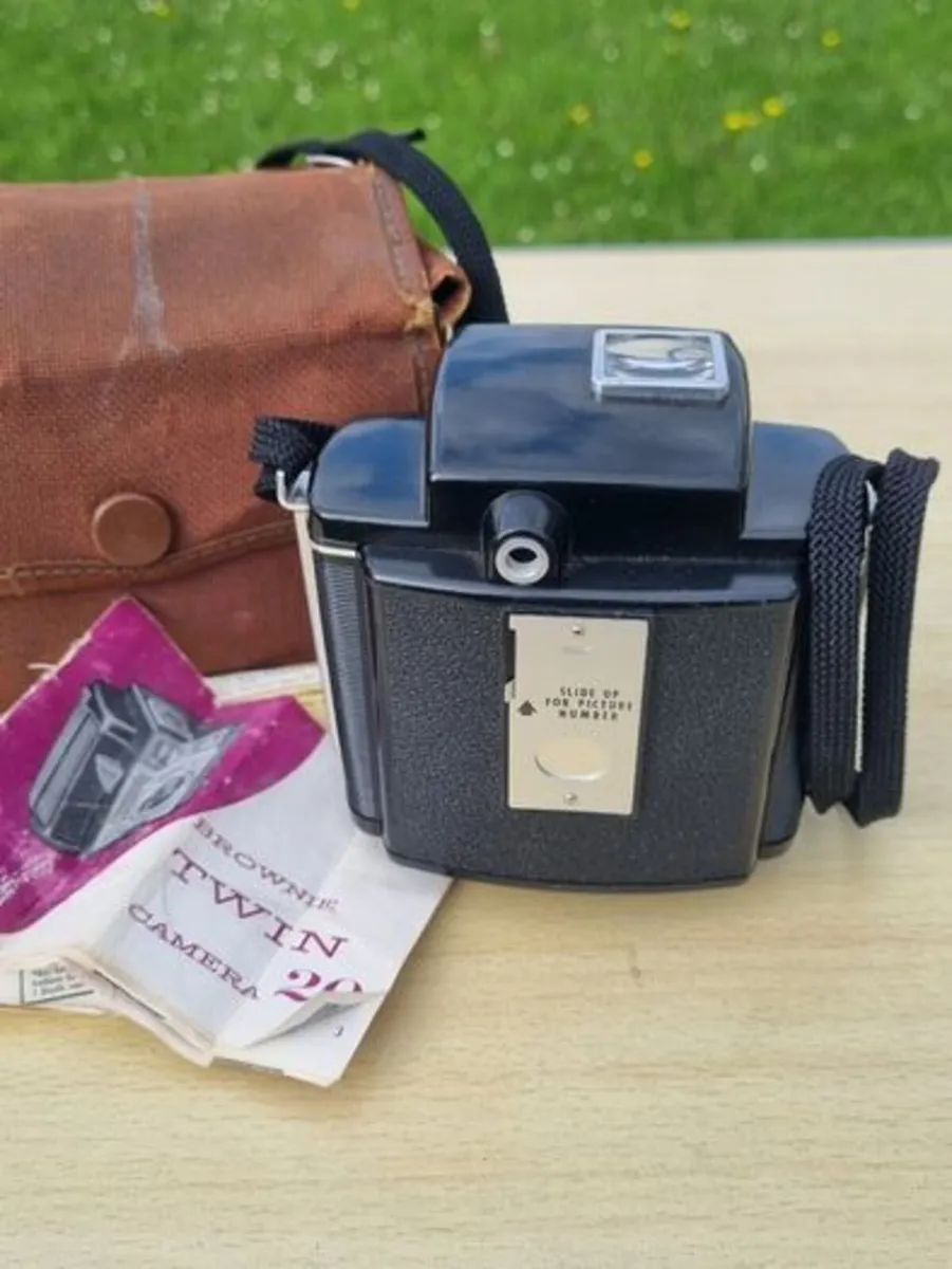 Kodak Brownie Twin 20 Camera - Image 4