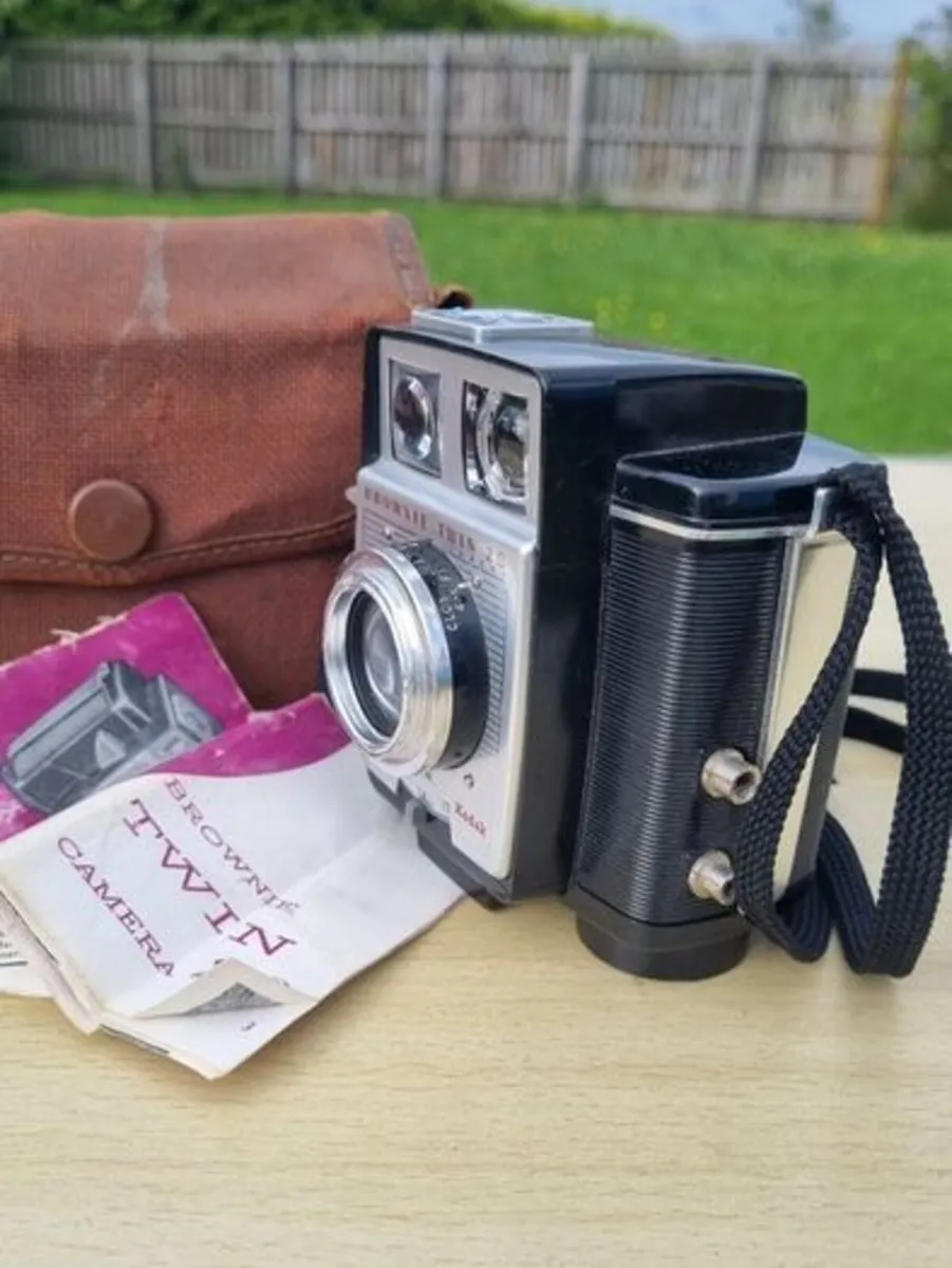 Kodak Brownie Twin 20 Camera - Image 3