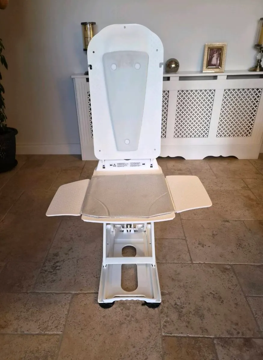 Bathlift (Bathmaster Deltis) - Image 1