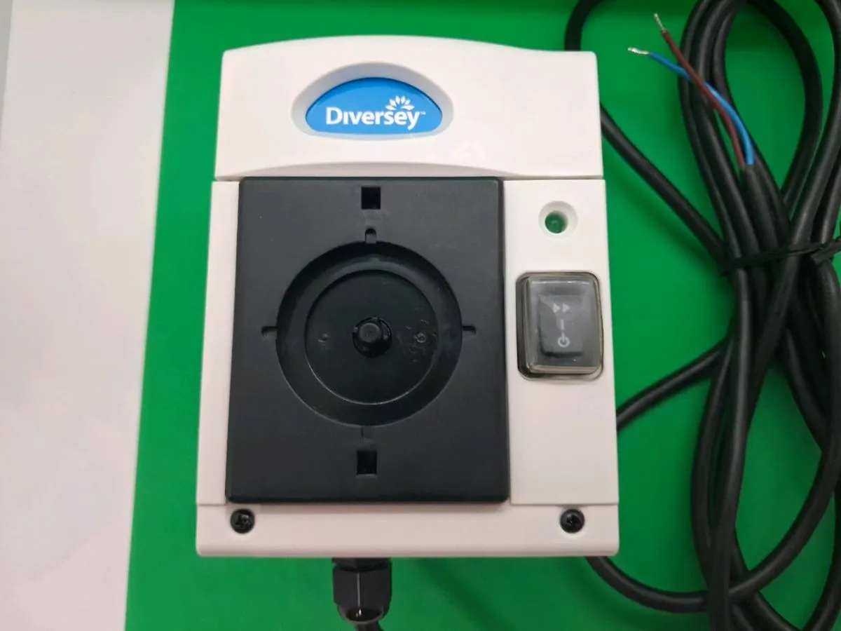 Postage - 2 x DIVERSEY D250  DOSATORE LAVASTOV - Image 4