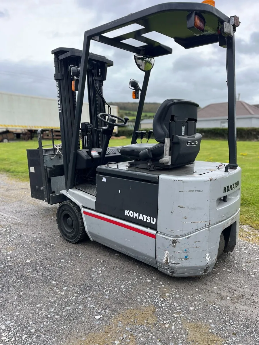 Komatsu 1.5 tonne electric forklift - Image 3
