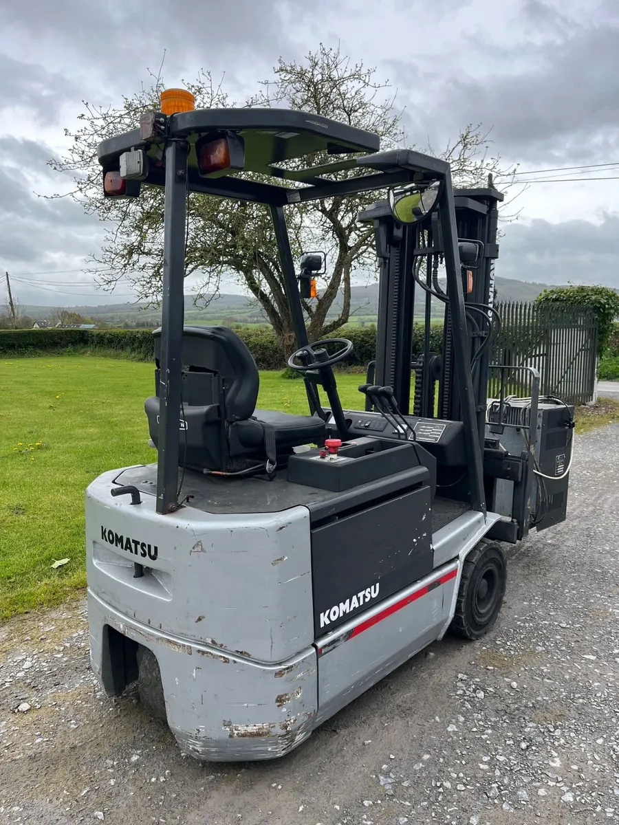 Komatsu 1.5 tonne electric forklift - Image 4