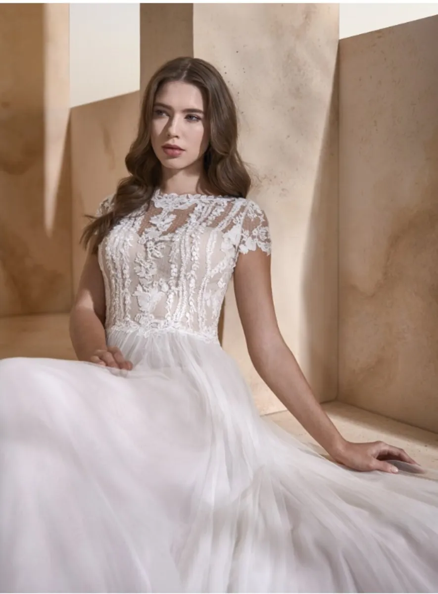 Brand New Wedding dress, Size 8, MODECA - Image 1