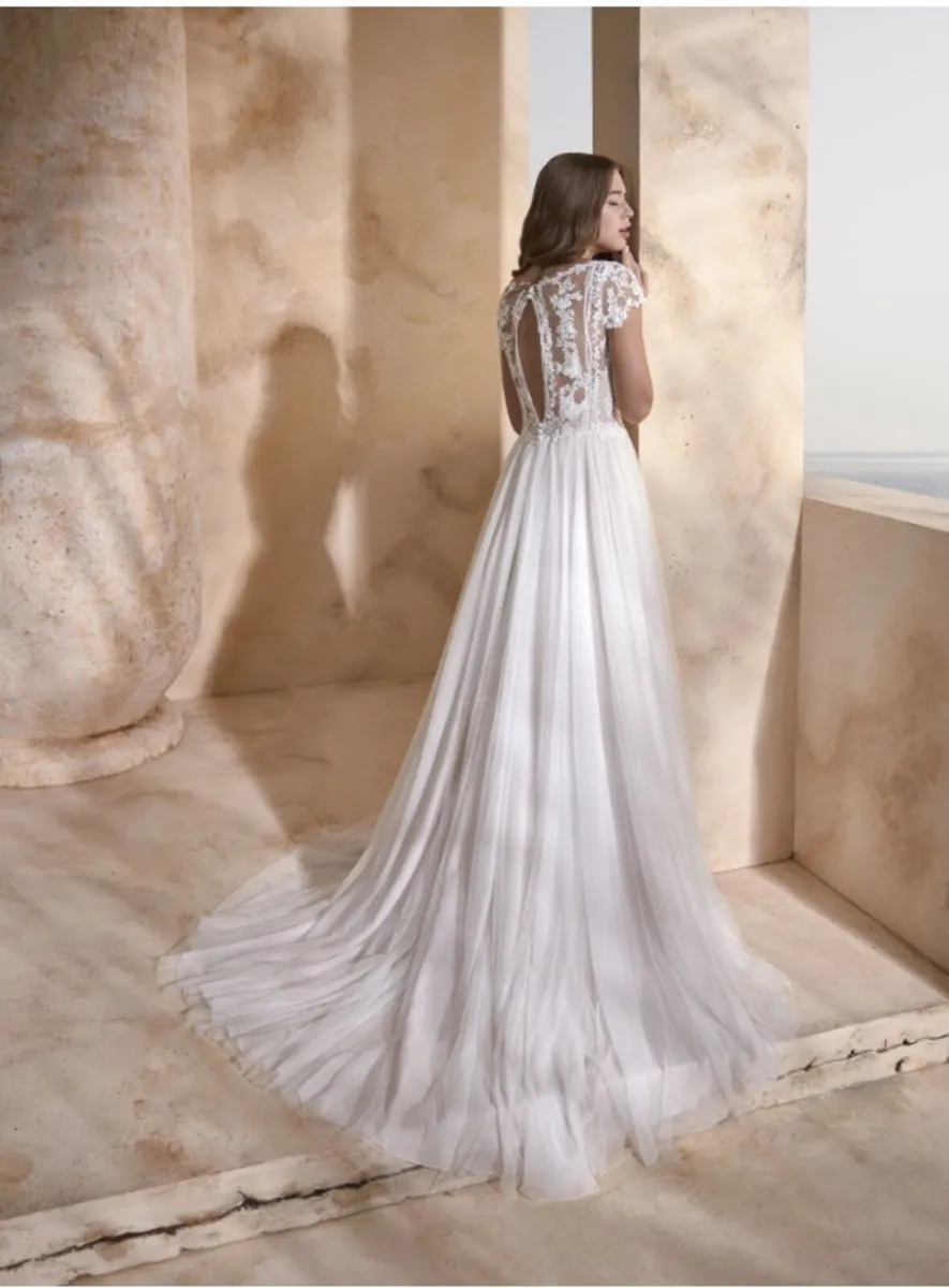 Brand New Wedding dress, Size 8, MODECA - Image 3