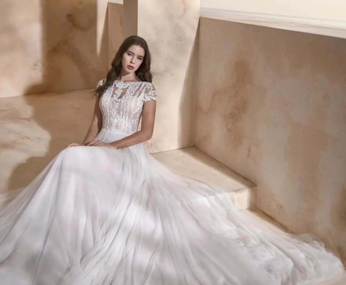 Brand New Wedding dress, Size 8, MODECA - Image 4