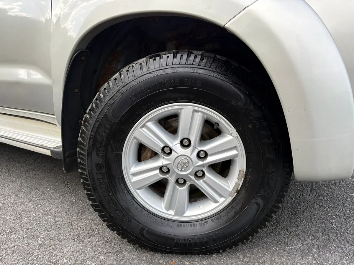 Toyota Hilux 3.0 D4D MANUAL 2014 - Image 3